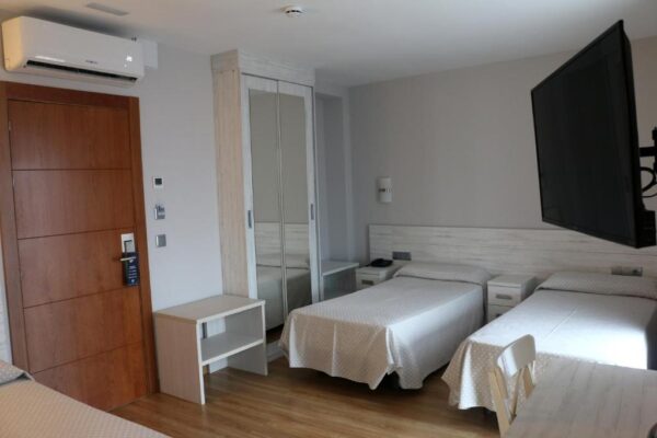 hotel 44 gijon habitacion triple